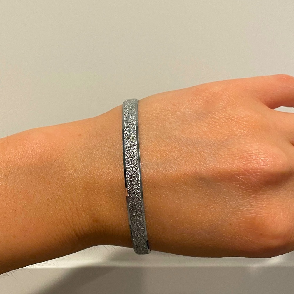 New! Silver bracelet extremely shiny lightweight